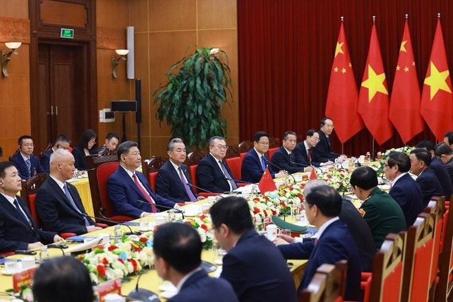 The meeting between Prime Minister Pham Minh Chinh and General Secretary of the Communist Party of China (CPC) Central Committee and President of China Xi Jinping in Hanoi on April 14. (Photo: VNA) The meeting between Prime Minister Pham Minh Chinh and General Secretary of the Communist Party of China (CPC) Central Committee and President of China Xi Jinping in Hanoi on April 14. (Photo: VNA)