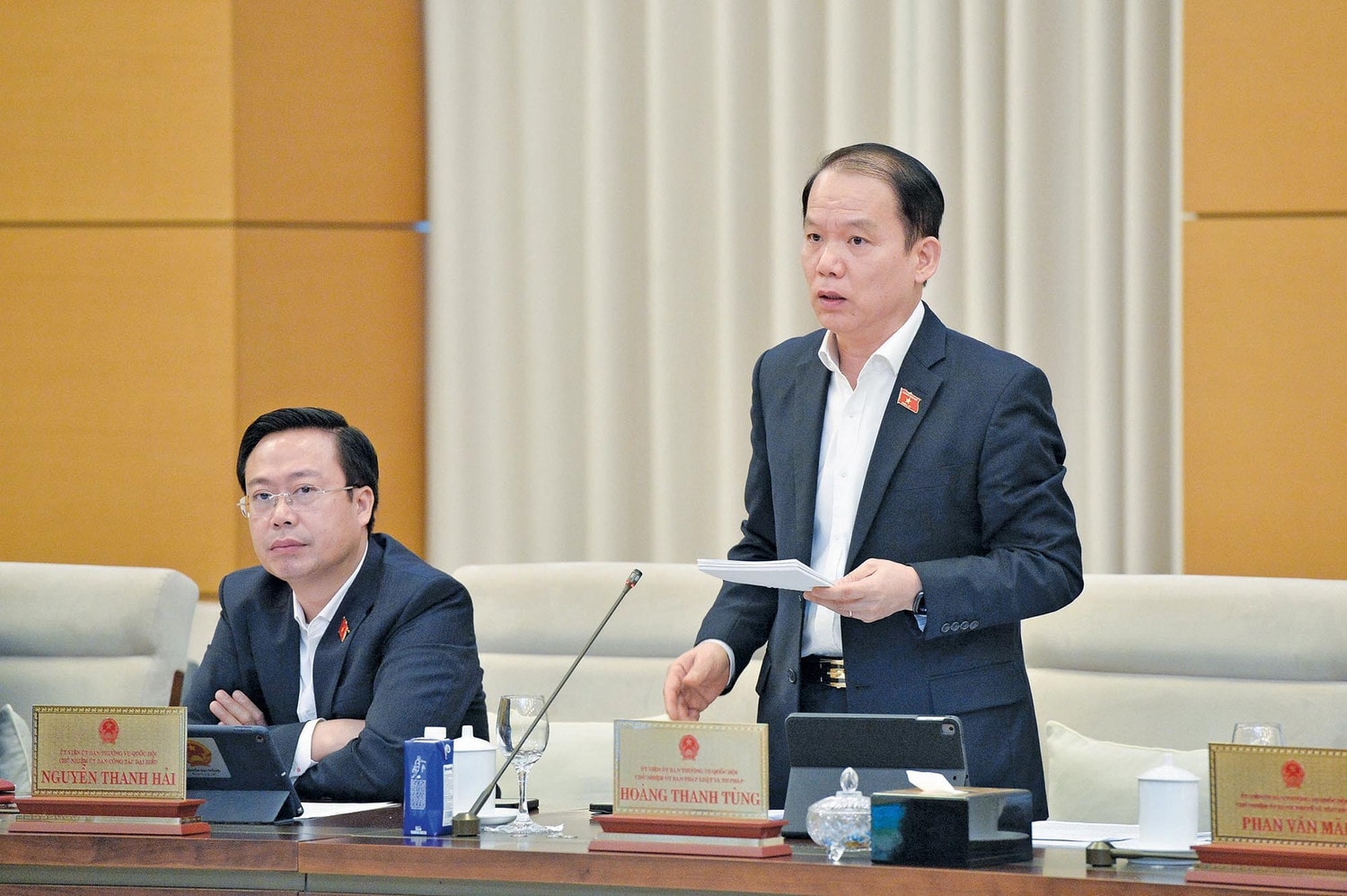 Chủ nhiệm Ủy ban Pháp luật và Tư pháp Hoàng Thanh Tùng phát biểu