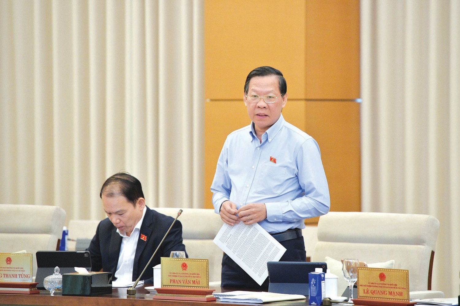 Chủ nhiệm Ủy ban Kinh tế và Tài chính Phan Văn Mãi phát biểu
