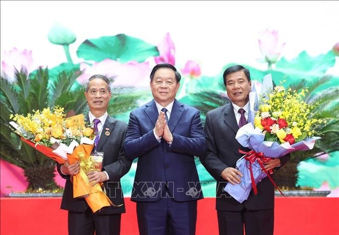 vna-potal-tong-bi-thu-gap-mat-can-bo-lao-thanh-cach-mang-nguoi-co-cong-gia-dinh-chinh-sach-tieu-bieu-stand-5.jpg