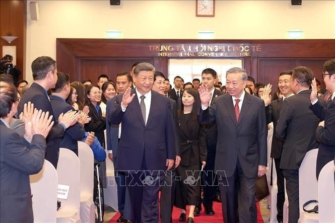Tổng Bí thư Tô Lâm, Chủ tịch nước Lương Cường cùng Tổng Bí thư, Chủ tịch nước Tập Cận Bình đến dự Liên hoan giao lưu hữu nghị nhân dân Việt Nam - Trung Quốc. Ảnh: Thống Nhất/TTXVN