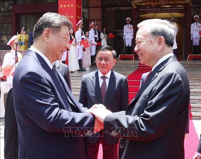 Tổng Bí thư Tô Lâm và Tổng Bí thư, Chủ tịch nước Tập Cận Bình dự Liên hoan giao lưu hữu nghị nhân dân Việt Nam - Trung Quốc. Ảnh: Doãn Tấn/TTXVN