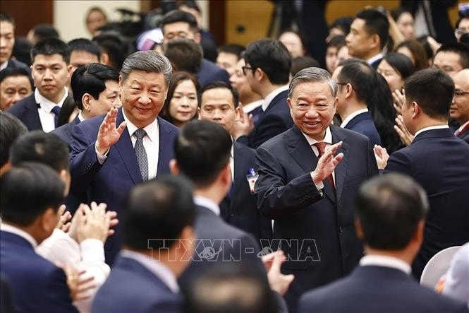 Tổng Bí thư Tô Lâm và Tổng Bí thư, Chủ tịch nước Tập Cận Bình dự Liên hoan giao lưu hữu nghị nhân dân Việt Nam - Trung Quốc. Ảnh: Doãn Tấn/TTXVN