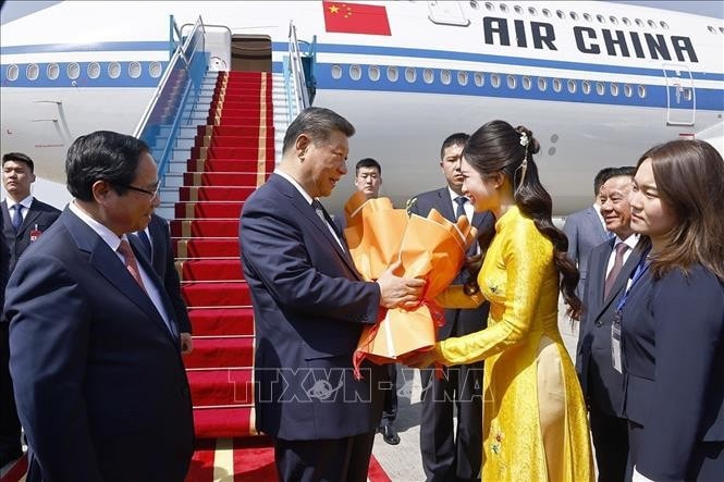Thủ tướng Chính phủ Phạm Minh Chính chủ trì Lễ tiễn Tổng Bí thư, Chủ tịch nước Trung Quốc Tập Cận Bình thăm cấp Nhà nước tới Việt Nam tại Sân bay quốc tế Nội Bài, Hà Nội. Ảnh: Doãn Tấn/TTXVN