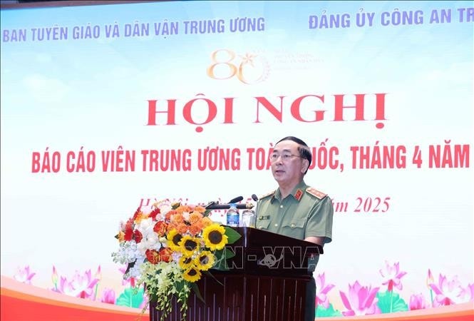 Thượng tướng Trần Quốc Tỏ, Ủy viên Trung ương Đảng, Phó Bí thư Đảng uỷ Công an Trung ương, Thứ trưởng Bộ Công an phát biểu khai mạc hội nghị. Ảnh: Phương Hoa/TTXVN