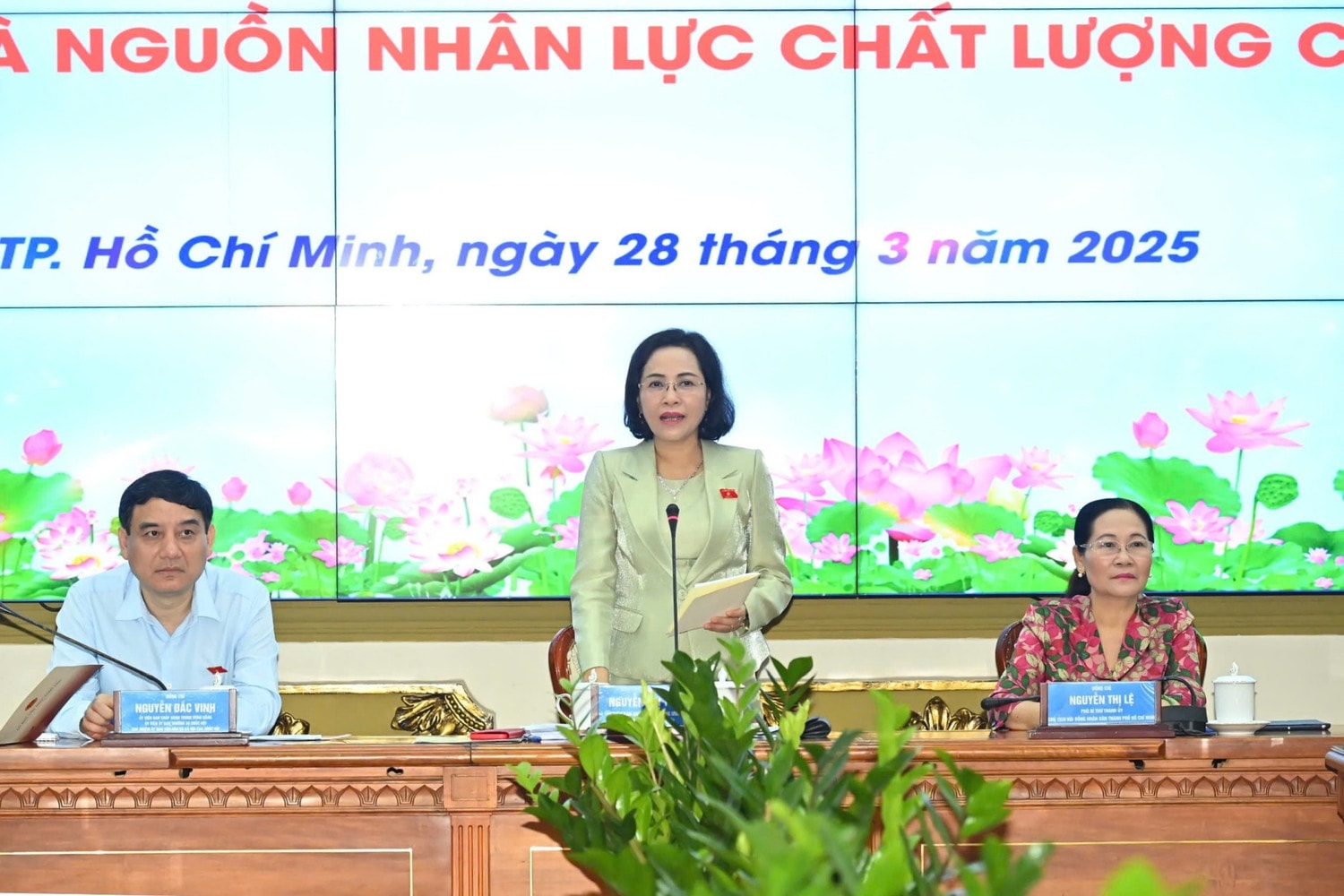 Phó Chủ tịch Quốc hội Nguyễn Thị Thanh phát biểu tại cuộc làm việc với UBND TP. Hồ Chí Minh
