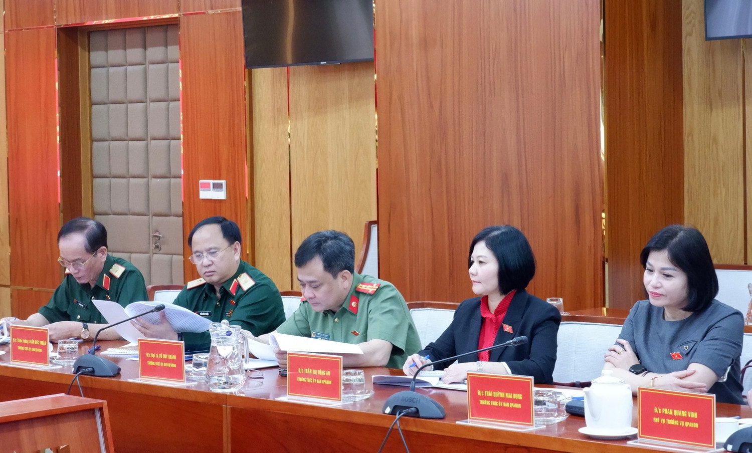 Các thành viên Đoàn khảo sát tại cuộc làm việc với Công an TP. Hồ Chí Minh
