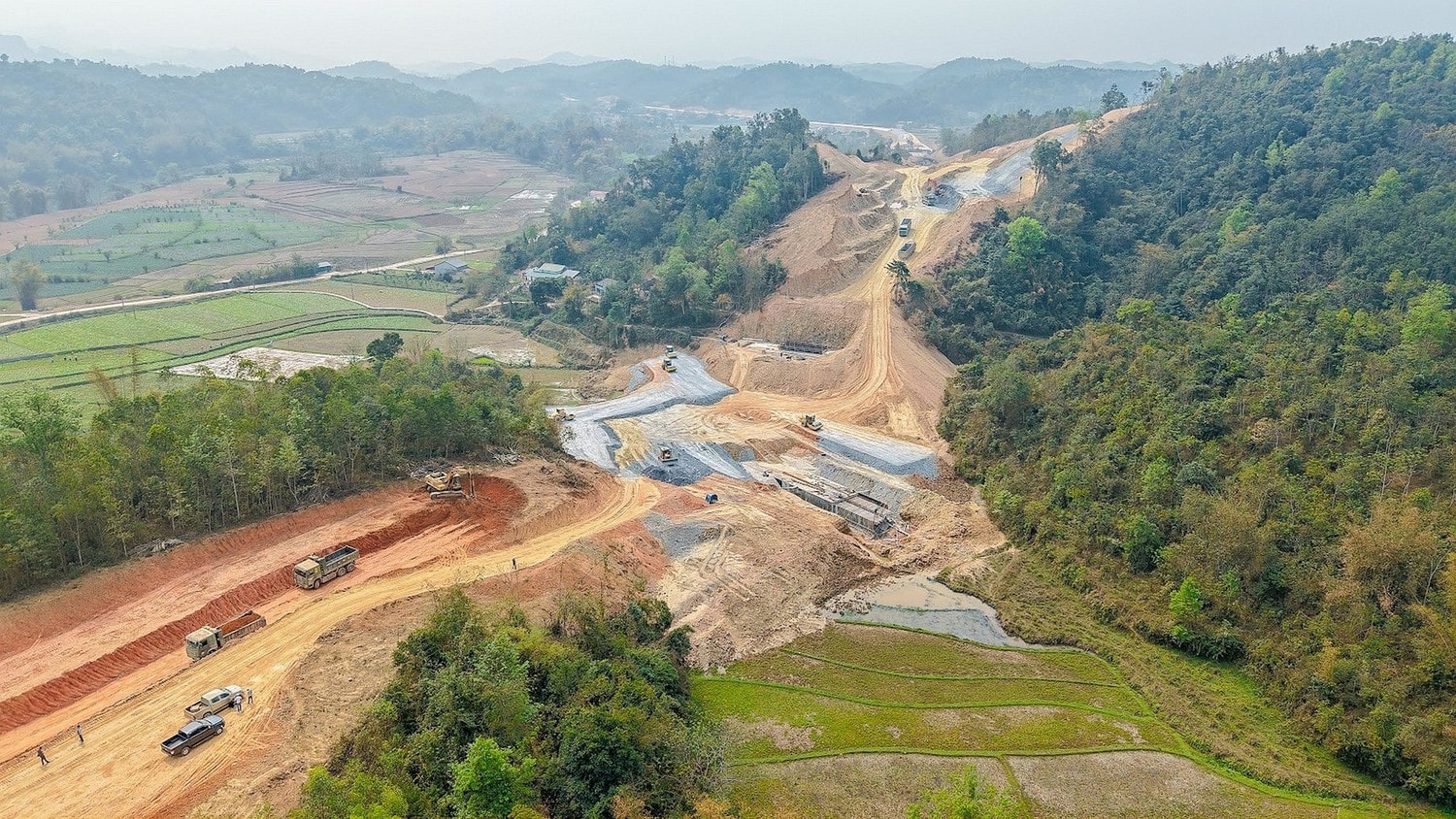 thi-cong-du-an-dong-dang-tra-linh-tai-goi-thau-km8500-km16000-xa-bac-viet-huyen-van-lang-tinh-lang-son.jpg