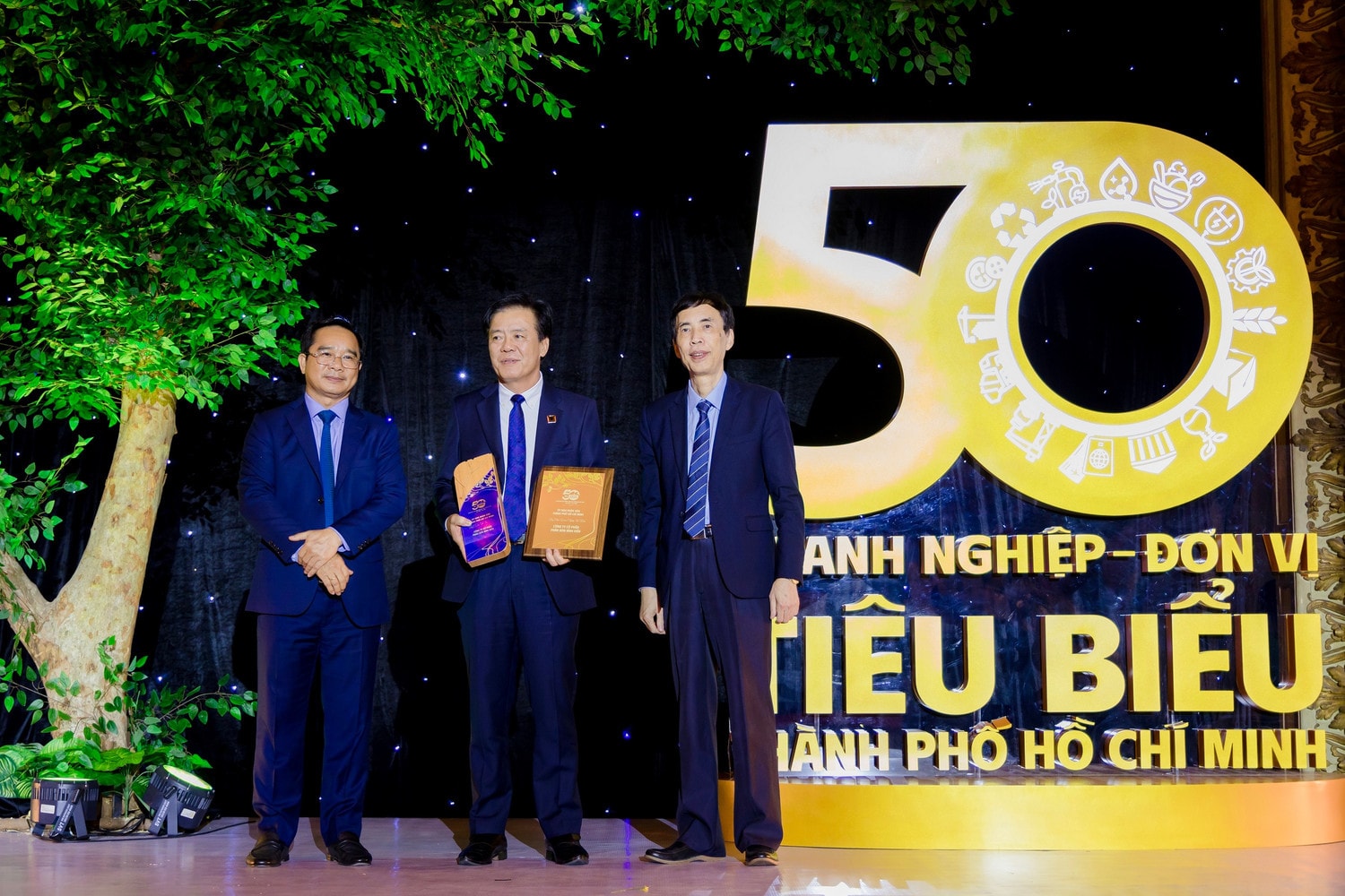 Công ty Cổ phần Phân bón Bình Điền với thương hiệu phân bón Đầu Trâu được vinh danh là một trong 50 doanh nghiệp tiêu biểu của TP. Hồ Chí Minh. Ảnh: Ngọc Vân