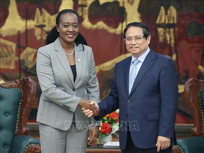 Thủ tướng Phạm Minh Chính tiếp bà Soipan Tuya, Bộ trưởng Nội các về Quốc phòng Kenya. Ảnh: Dương Giang/TTXVN