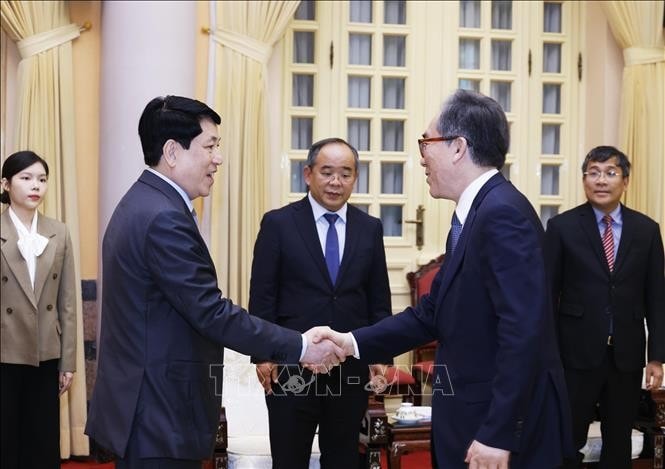 Chủ tịch nước Lương Cường tiếp Bộ trưởng Ngoại giao Hàn Quốc Cho Tae-yul. Ảnh: Lâm Khánh/TTXVN