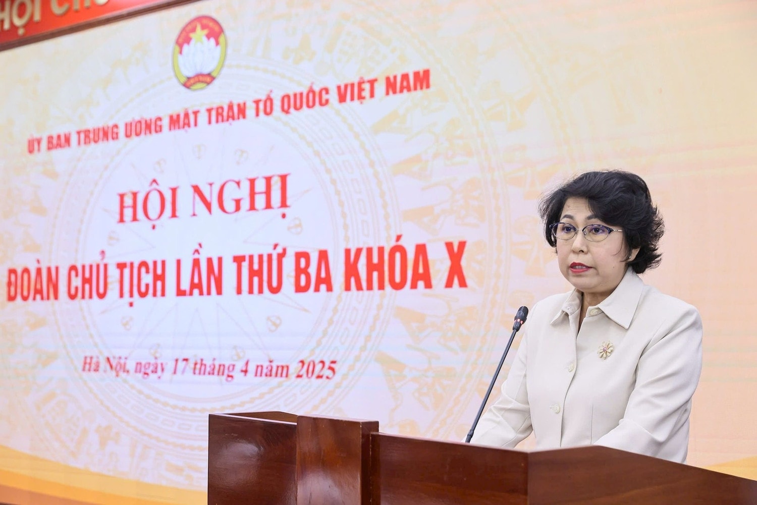 Phó Chủ tịch Ủy ban Trung ương MTTQ Tô Thị Bích Châu phát biểu