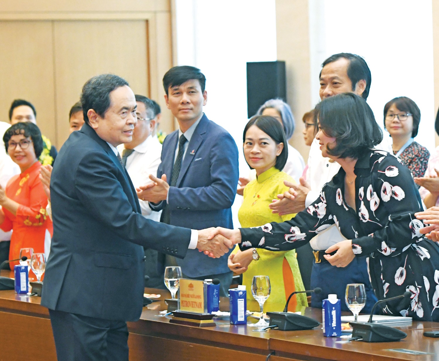 Chủ tịch Quốc hội Trần Thanh Mẫn gặp mặt gương điển hình tiêu biểu ngành Dầu khí. Ảnh: Lâm Hiển