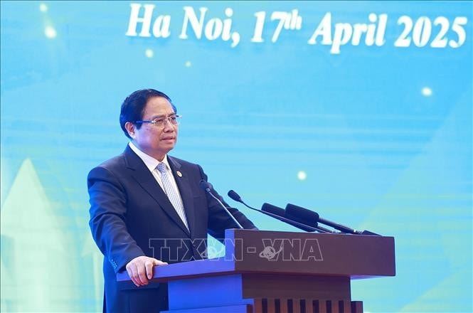 Thủ tướng Phạm Minh Chính phát biểu tại cuộc "Đối thoại giữa các Nhà lãnh đạo với doanh nghiệp: Hợp tác công - tư thúc đẩy đổi mới sáng tạo và bền vững". Ảnh: Dương Giang/TTXVN
