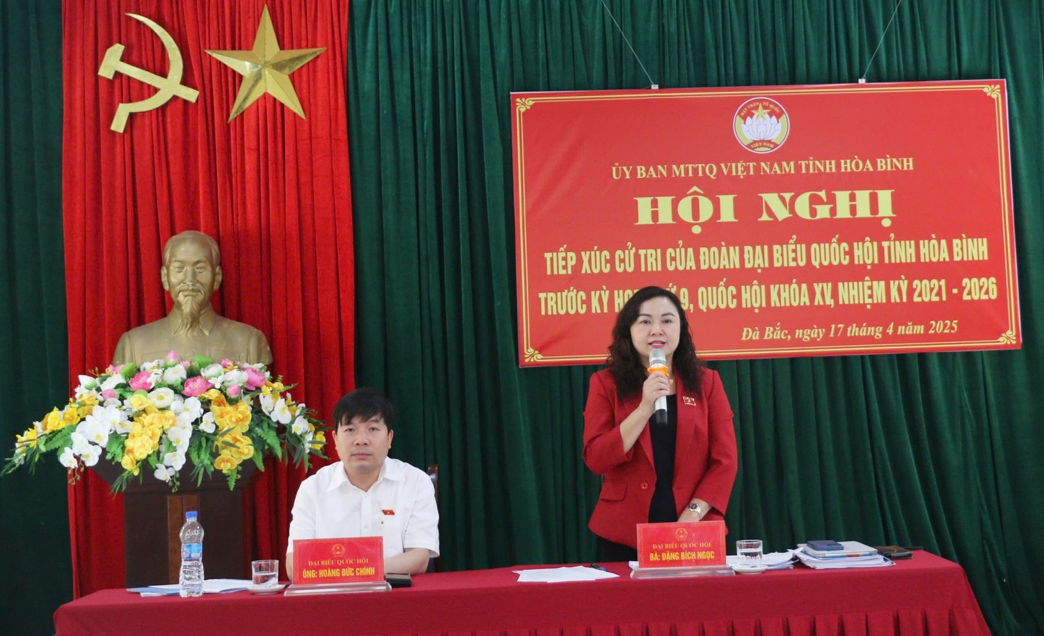Phó trưởng Đoàn chuyên trách phụ trách Đoàn ĐBQH tỉnh Đặng Bích Ngọc phát biểu ý kiến. Ảnh: Lê Huệ