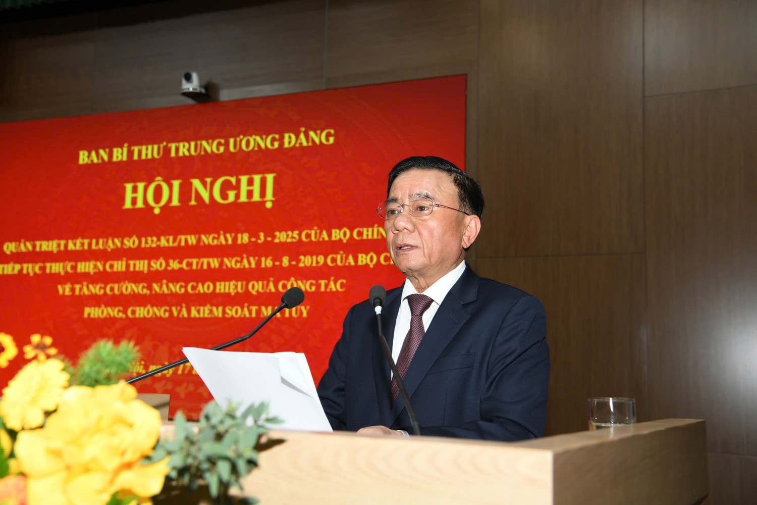 ong-tran-cam-tu.jpg