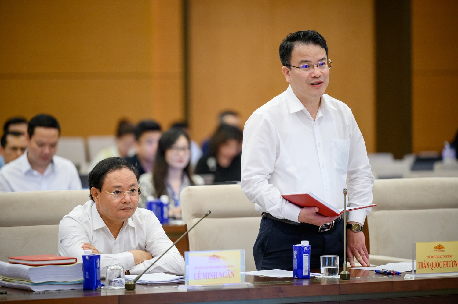 Thứ trưởng Bộ Tài chính Trần Quốc Phương phát biểu. Ảnh: Hồ Long