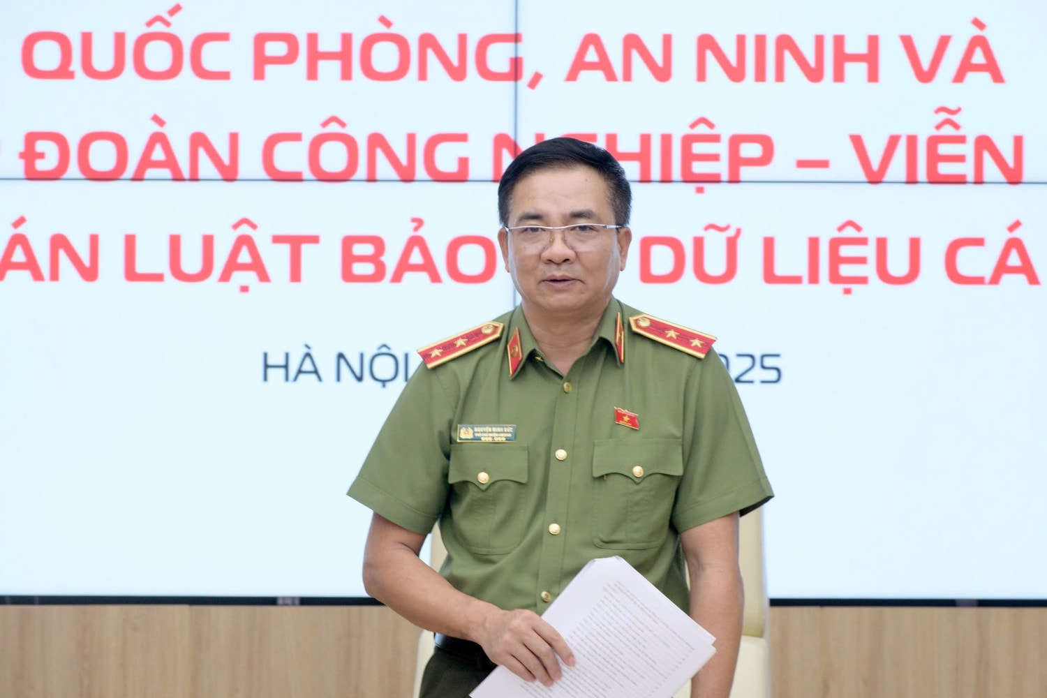 Phó Chủ nhiệm Ủy ban Quốc phòng, An ninh và Đối ngoại, Trung tướng Nguyễn Minh Đức phát biểu