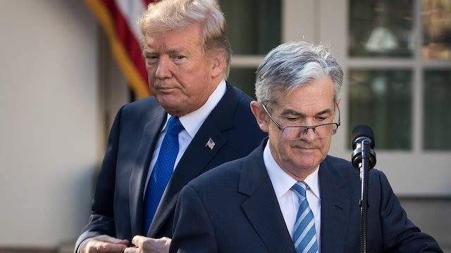 trump-powell-1744904221008-1744904221353100207161.png