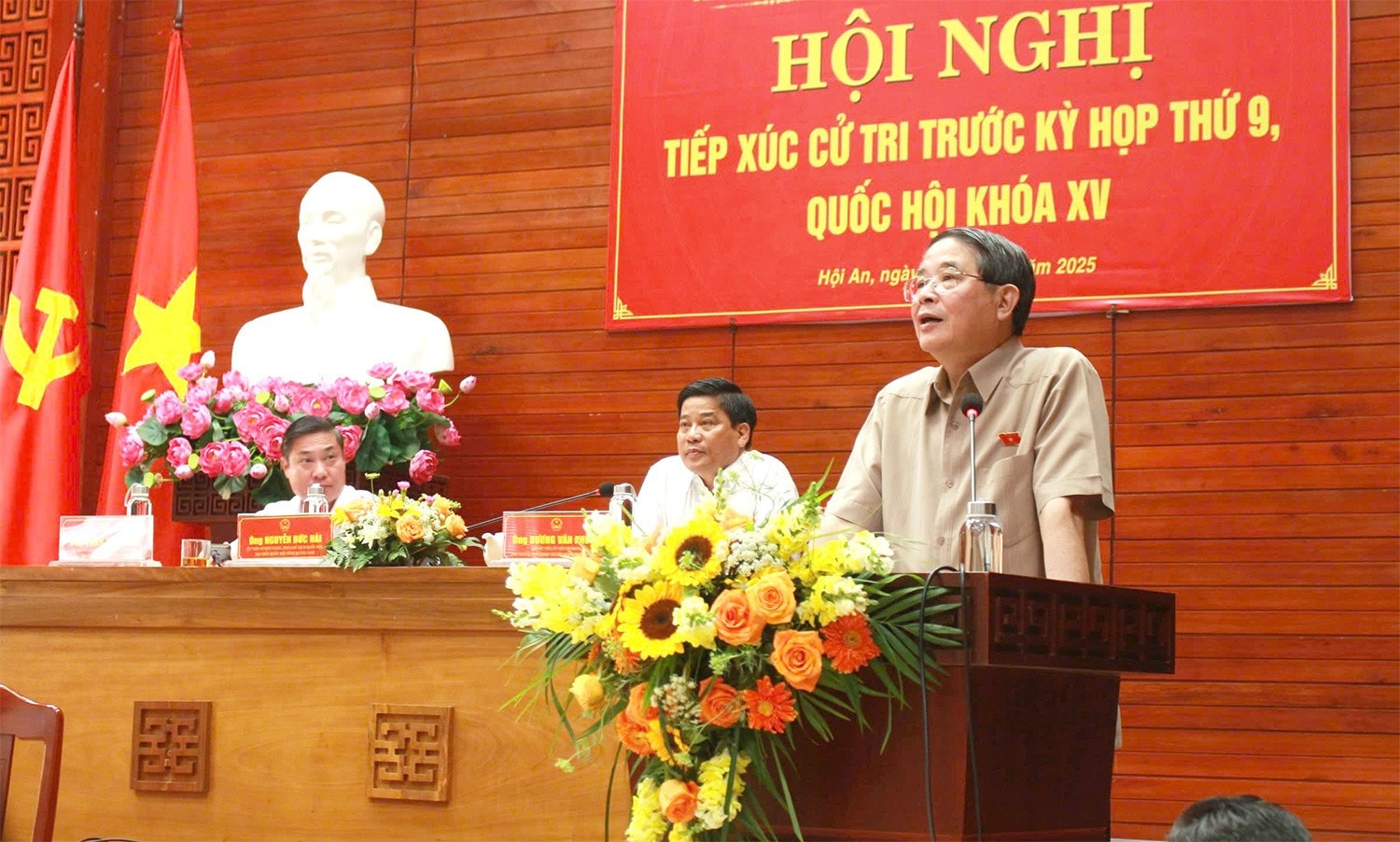 Phó Chủ tịch Quốc hội Nguyễn Đức Hải phát biểu tại cuộc tiếp xúc cử tri