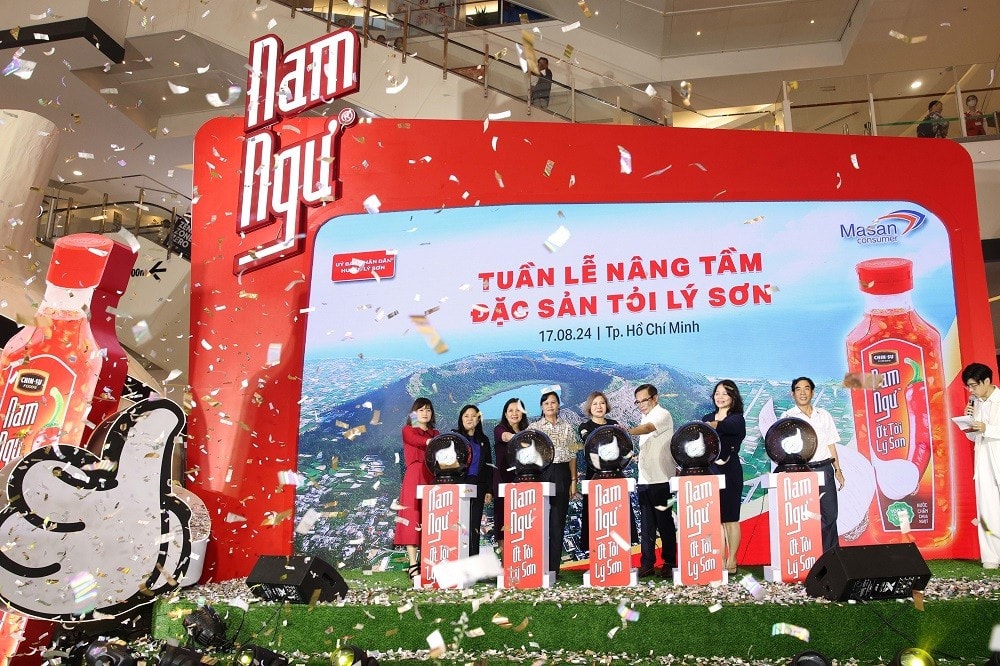 su-dong-hanh-cua-nam-ngu-cung-ba-con-nong-dan-gop-phan-nang-tam-gia-tri-dac-san-toi-ly-son.jpg