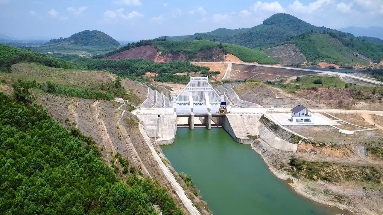 Công trình Hồ chứa nước Krông Pách Thượng đi vào vận hành góp phần cắt giảm lũ, điều tiết dòng chảy hạ du và cải thiện môi trường sinh thái