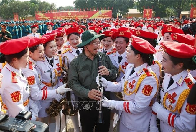 Thủ tướng Phạm Minh Chính động viên các lực lượng diễu binh, diễu hành của Bộ Quốc phòng tại Biên Hoà, Đồng Nai. Ảnh: Dương Giang/TTXVN