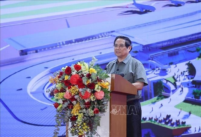 Thủ tướng Phạm Minh Chính phát biểu tại lễ khởi công, khánh thành dự án trọng điểm Quốc gia và các công trình lớn nhân kỷ niệm 50 năm Giải phóng miền Nam. Ảnh: Dương Giang/TTXVN