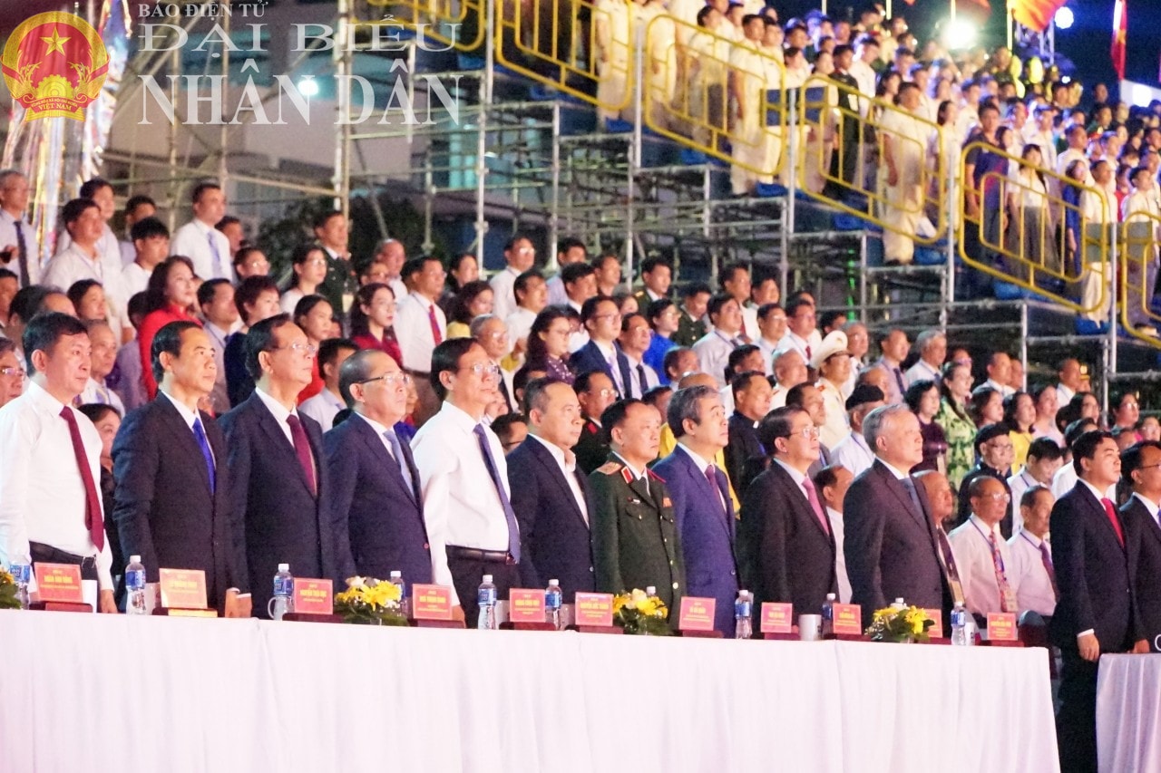 Phó Thủ tướng Thường trực Chính phủ Nguyễn Hòa Bình và Phó Chủ tịch Quốc hội Nguyễn Đức Hải cùng lãnh đạo ban, bộ, ngành Trung ương dự lễ kỷ niệm