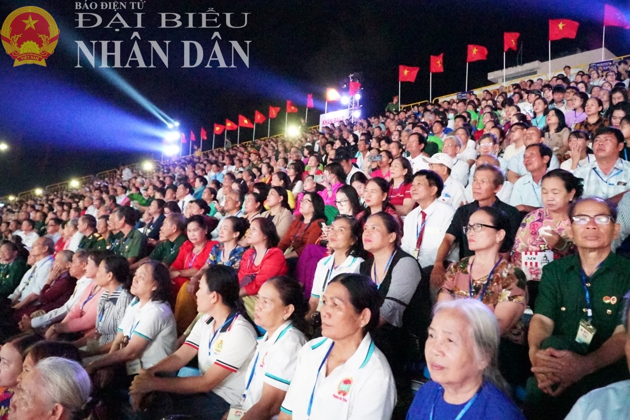 Đông đảo người dân dự lễ kỷ niệm