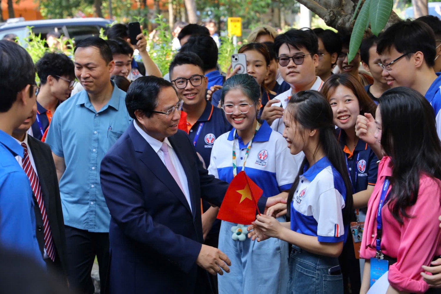 Thủ tướng Chính phủ Phạm Minh Chính giao lưu cùng học sinh, sinh viên tại Ngày hội. Ảnh: Trần Hiệp