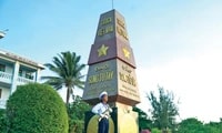 Lễ chào cờ trên đảo Trường Sa Lớn.