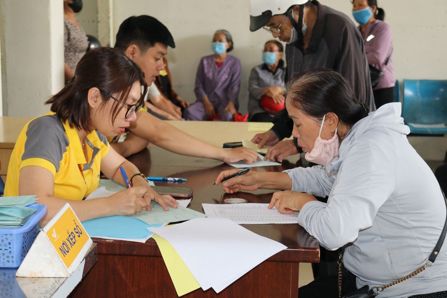 BHXH Khu vực I đã hoàn tất chi trả lương hưu, trợ cấp BHXH tháng 4 đúng quy định. Ảnh: BH