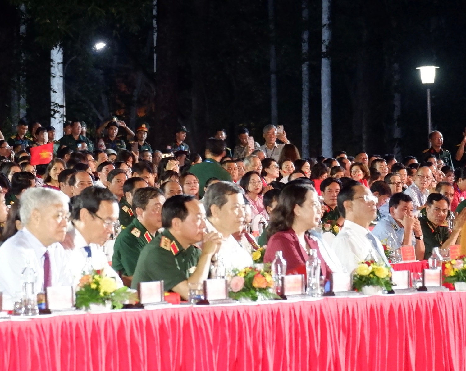 Các đại biểu dự Chương trình nghệ thuật "Đất nước trọn niềm vui". Ảnh: Hoa Lê
