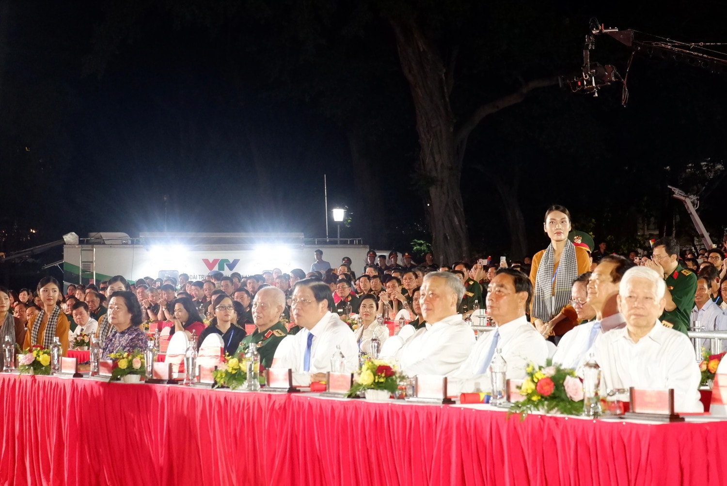 Các đại biểu dự Chương trình nghệ thuật "Đất nước trọn niềm vui". Ảnh: Hoa Lê