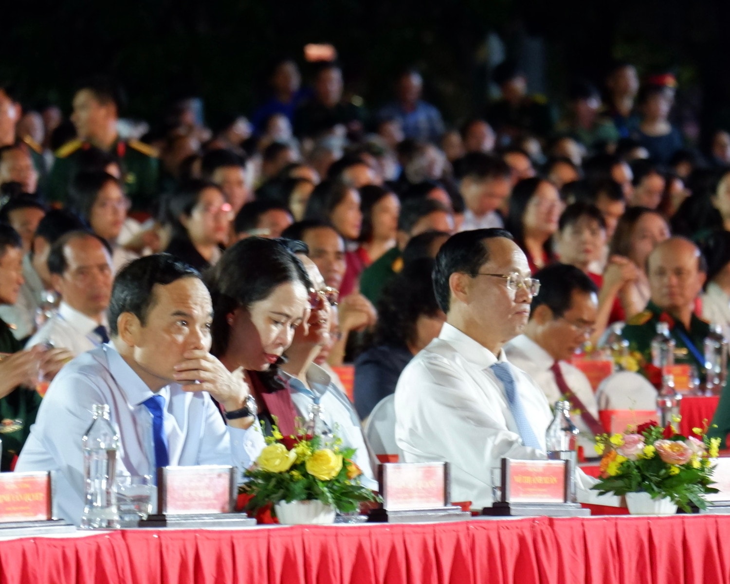 Các đại biểu dự Chương trình nghệ thuật "Đất nước trọn niềm vui". Ảnh: Hoa Lê