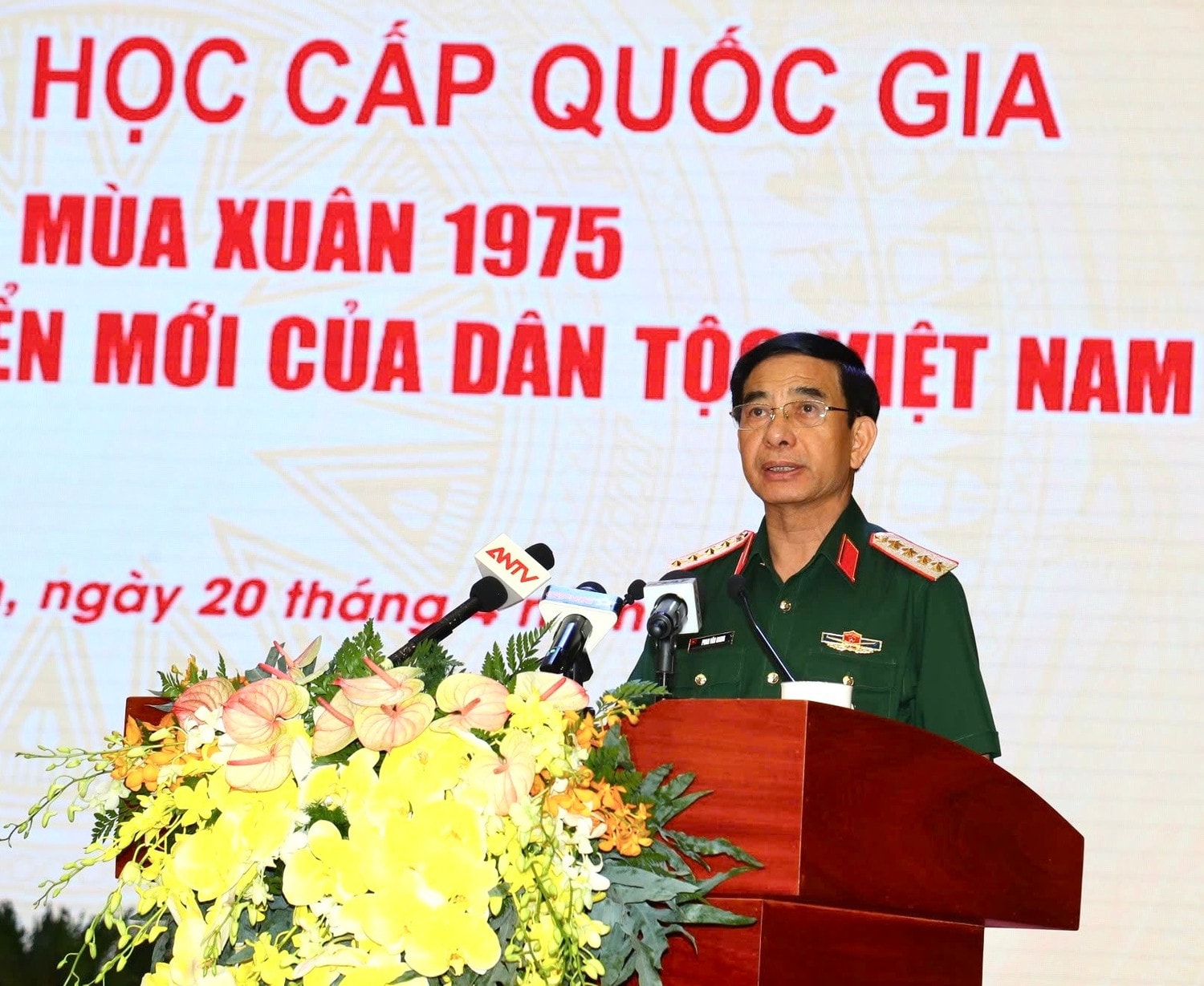 Bộ trưởng Bộ Quốc phòng, Đại tướng Phan Văn Giang phát biểu khai mạc hội thảo. Ảnh: Tịnh Hà
