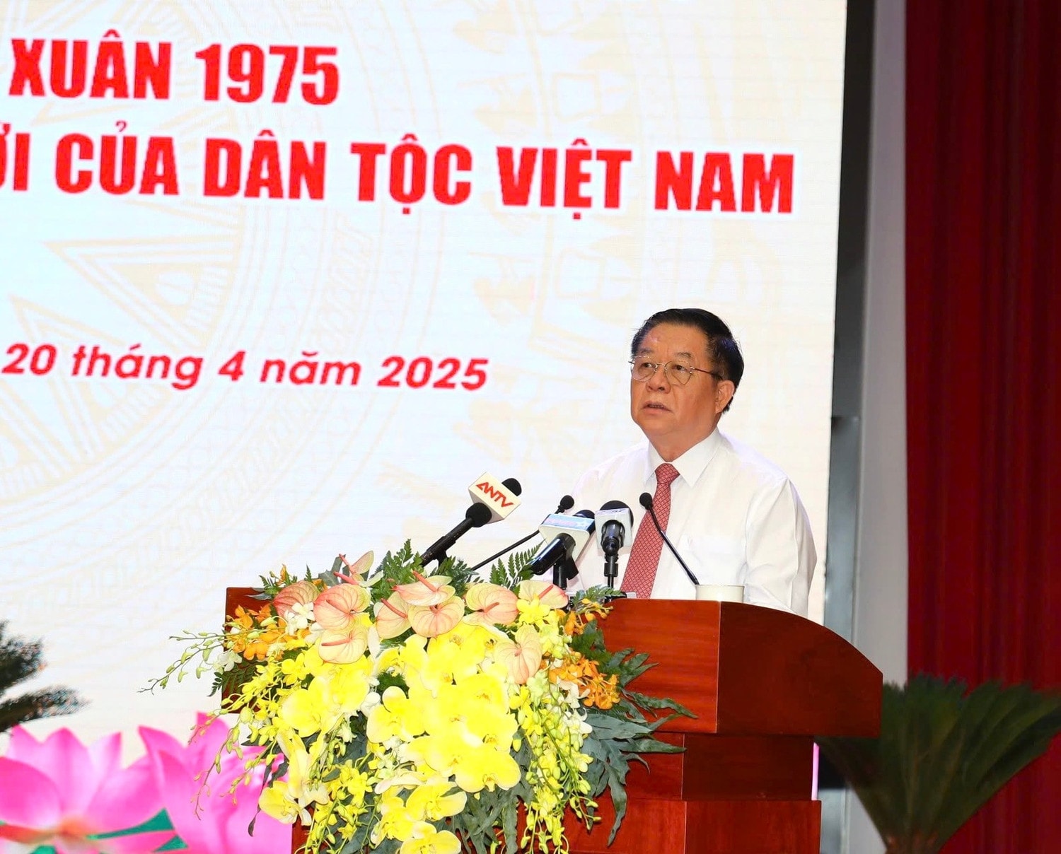 Trưởng Ban Tuyên giáo và Dân vận Trung ương Nguyễn Trọng Nghĩa phát biểu đề dẫn. Ảnh: Tịnh Hà