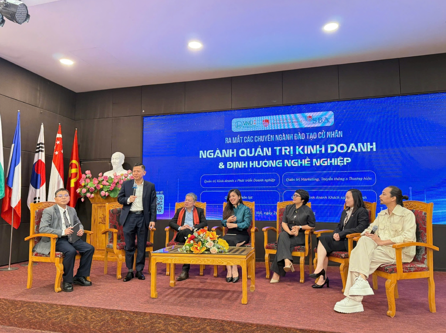 Các chuyên gia đã phân tích về các kỹ năng, cơ hội việc làm mà sinh viên cần có trong thời đại số. Ảnh: BTC