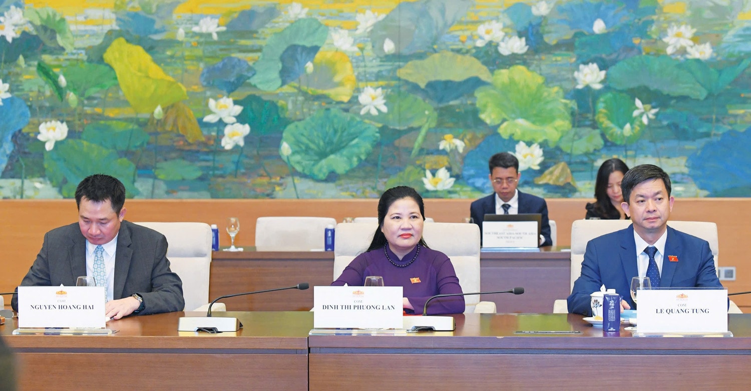 Các đại biểu dự cuộc tiếp