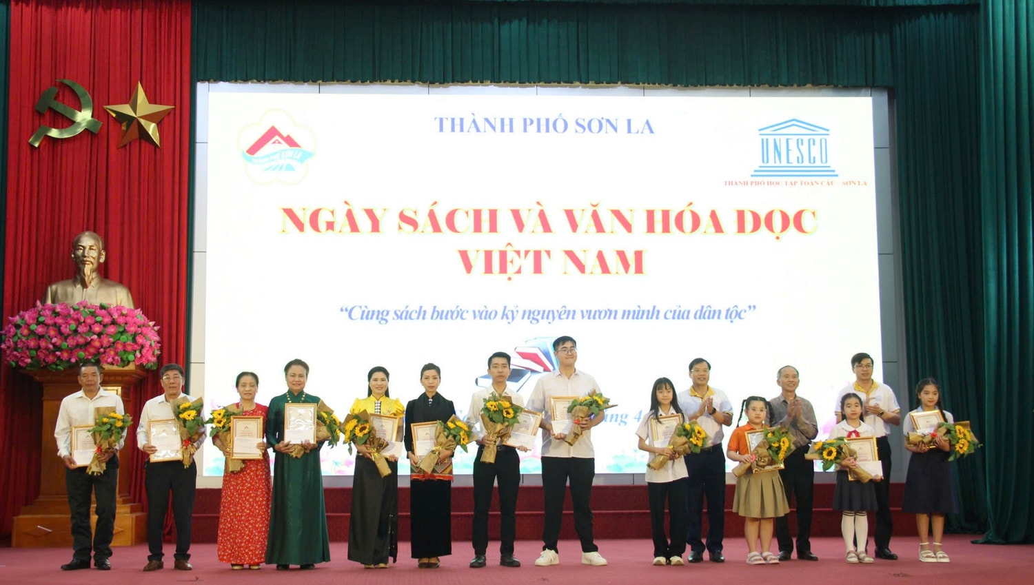 Các cuộc thi hướng tới Ngày sách và Văn hóa đọc Việt Nam năm 2025 đã thu hút sự tham gia đông đảo của các tầng lớp nhân dân thành phố Sơn La. Ảnh: BTC