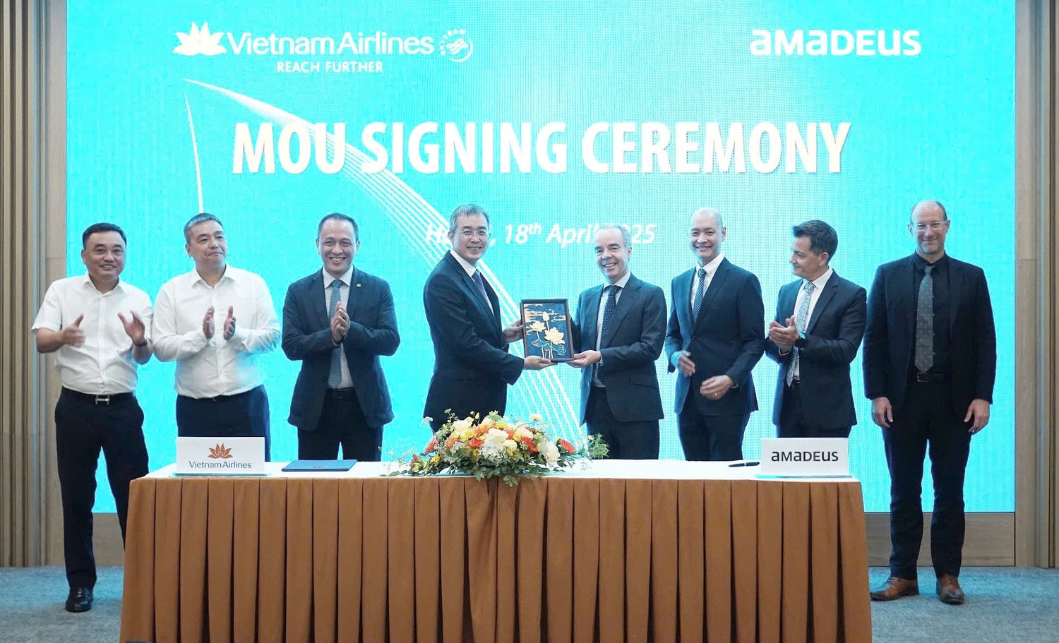 anh-4-vietnam-airlines-hop-tac-voi-amadeus-it-group-phat-trien-cac-giai-phap-cong-nghe-nang-chat-luong-hang-khong-anh-vna.jpg