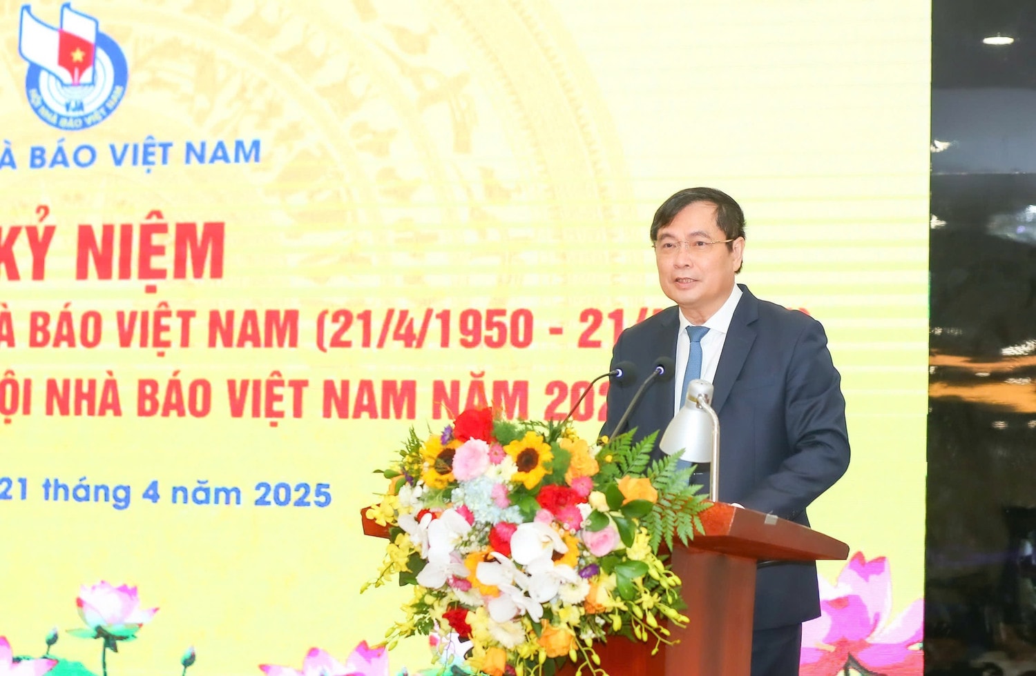 Phó Trưởng Ban Tuyên giáo và Dân vận Trung ương Phan Xuân Thủy cho rằng, khi đất nước đứng trước cơ hội lịch sử để bứt phá, báo chí cũng phải vươn mình thay đổi, đồng hành với đất nước