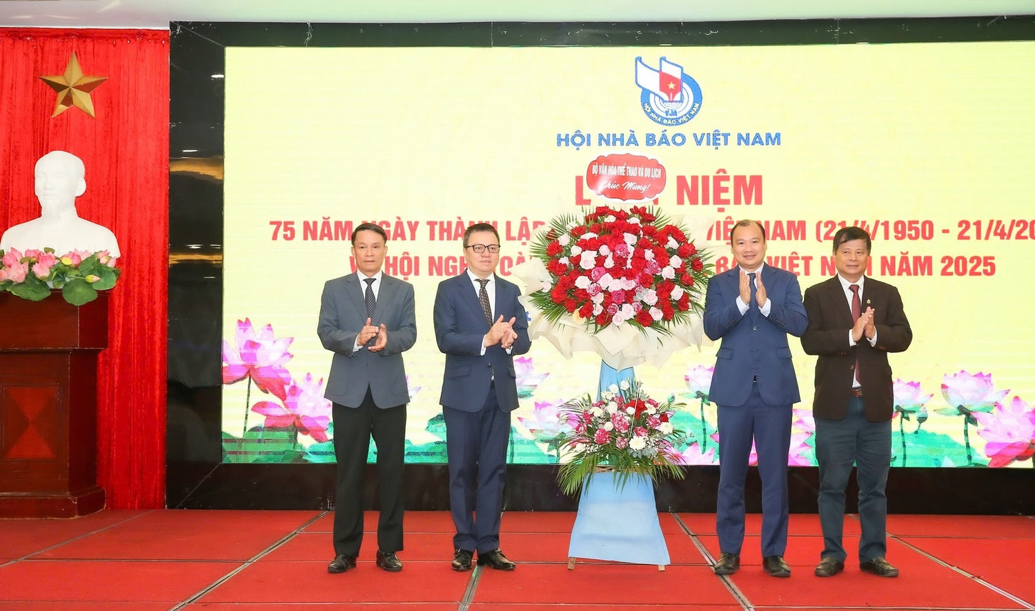 Thứ trưởng Thường trực Bộ Văn hóa, Thể thao và Du lịch Lê Hải Bình chúc mừng Hội Nhà báo Việt Nam
