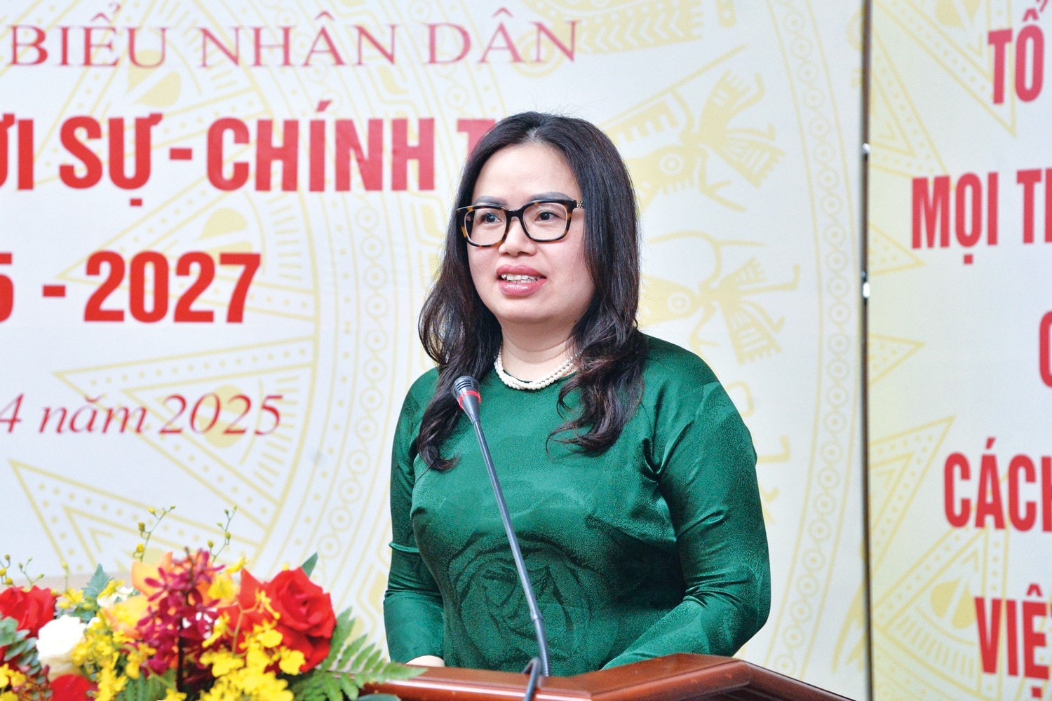 Bí thư Chi bộ, Trưởng ban Thời sự - Chính trị Phạm Thị Thanh Tâm trình bày dự thảo Báo cáo Chính trị tại Đại hội