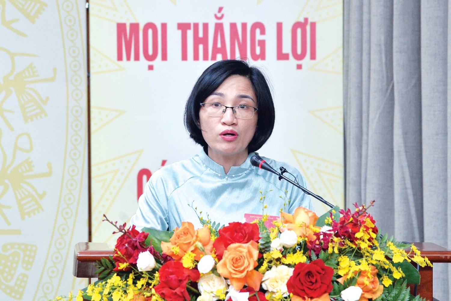 Đảng viên Nguyễn Hoàng Anh trình bày tham luận tại Đại hội