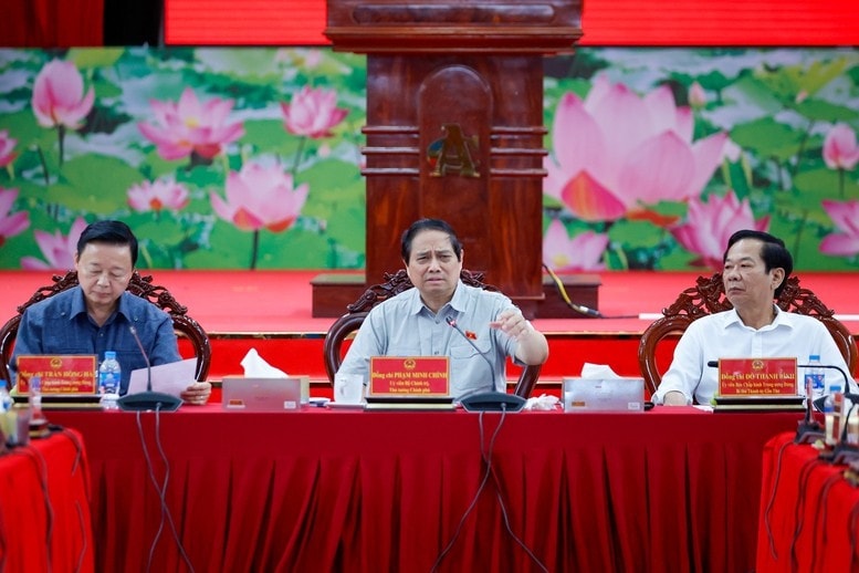 Thủ tướng chỉ đạo ngay trong tuần tới, Bộ Xây dựng hướng dẫn xong việc triển khai các biện pháp ứng dụng khoa học công nghệ để rút ngắn thời gian gia tải, rút ngắn thời gian thi công. Ảnh: VGP/Nhật Bắc