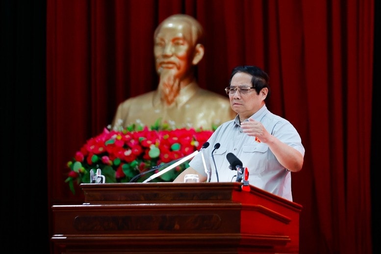 Thủ tướng yêu cầu cần làm nhiều hơn, tốt hơn, mạnh mẽ hơn, "thần tốc hơn nữa, táo bạo hơn nữa" theo tinh thần Đại thắng mùa Xuân năm 1975 trong phát triển hạ tầng giao thông cho ĐBSCL cũng như các hạ tầng chiến lược khác. Ảnh: VGP/Nhật Bắc