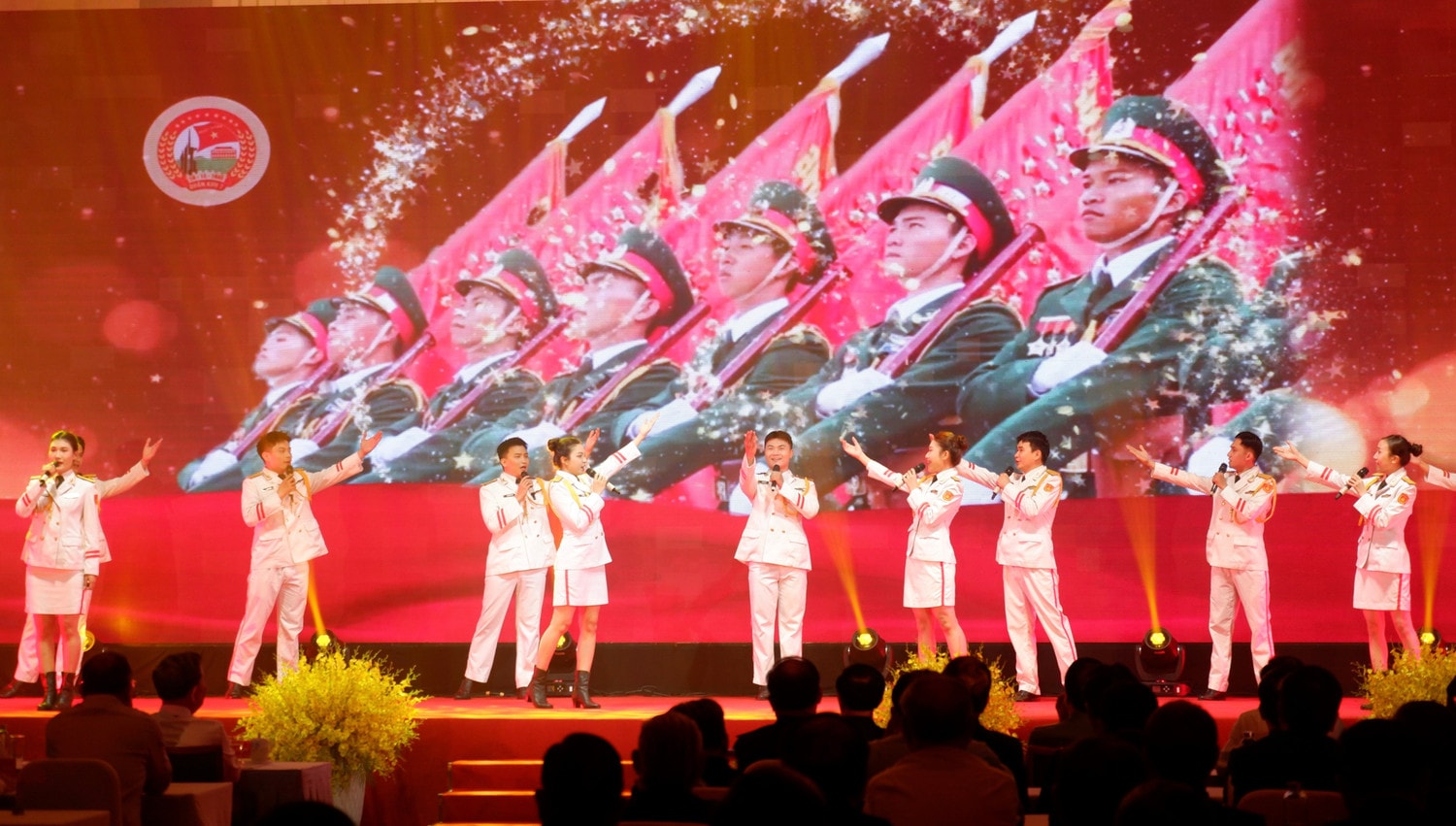 Chương trình văn nghệ chào mừng cuộc gặp mặt của Tổng Bí thư Tô Lâm. Ảnh: Hoa Lê