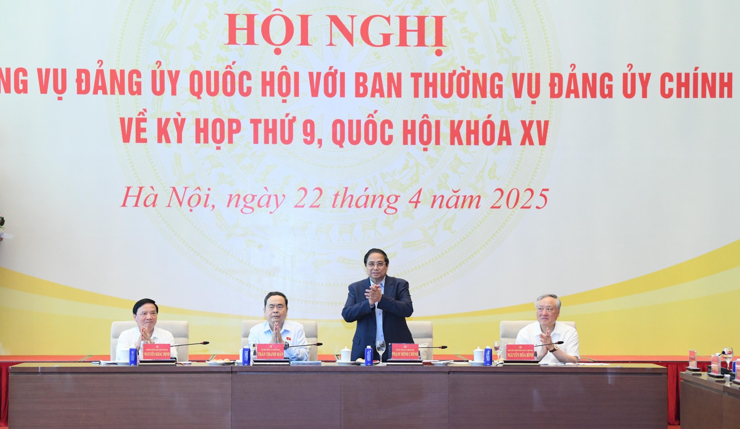 Thủ tướng Phạm Minh Chính, Chủ tịch Quốc hội Trần Thanh Mẫn, Phó Thủ tướng Nguyễn Hòa Bình, Phó Chủ tịch Quốc hội Nguyễn Khắc Định dự hội nghị